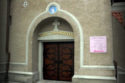 Renowacja drzwi do kościoła